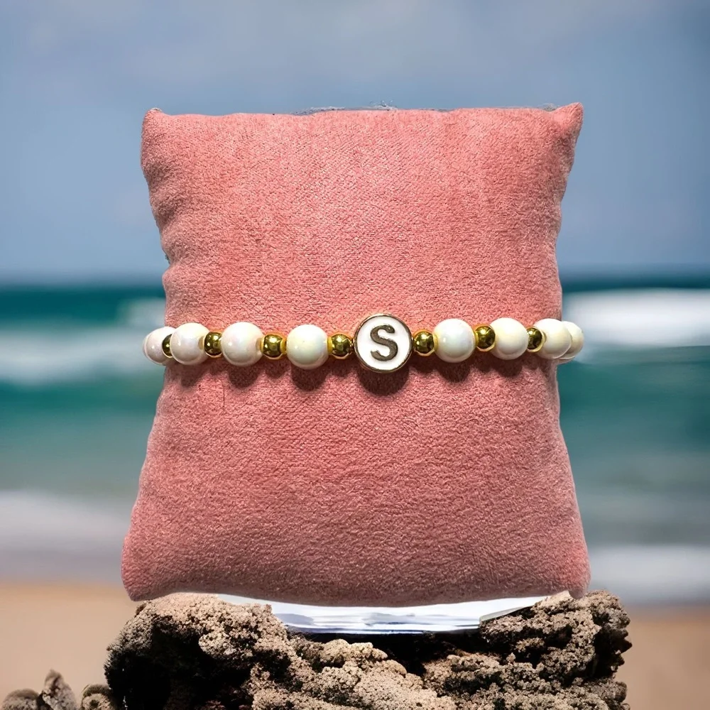 Letter S initial bracelet - Picture 4 of 6